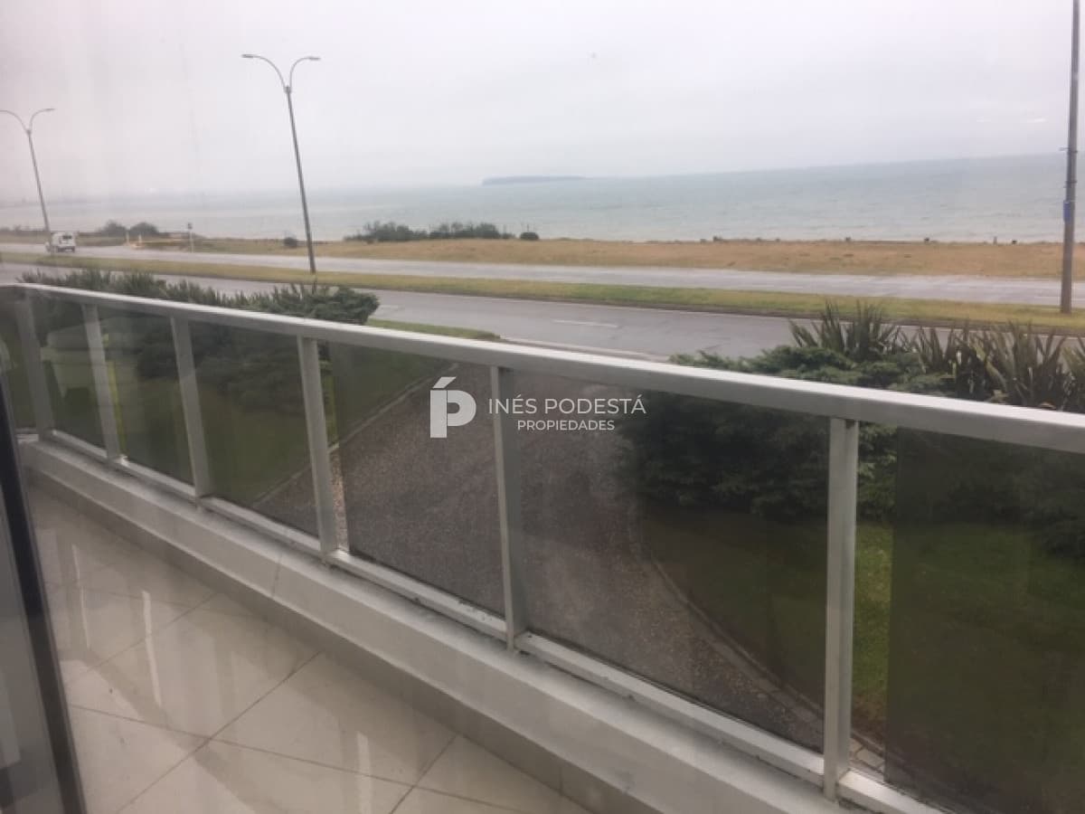Apartamento ID.37098 - Apartamento dúplex de 3 dormitorios en Venta, Mansa Punta del Este