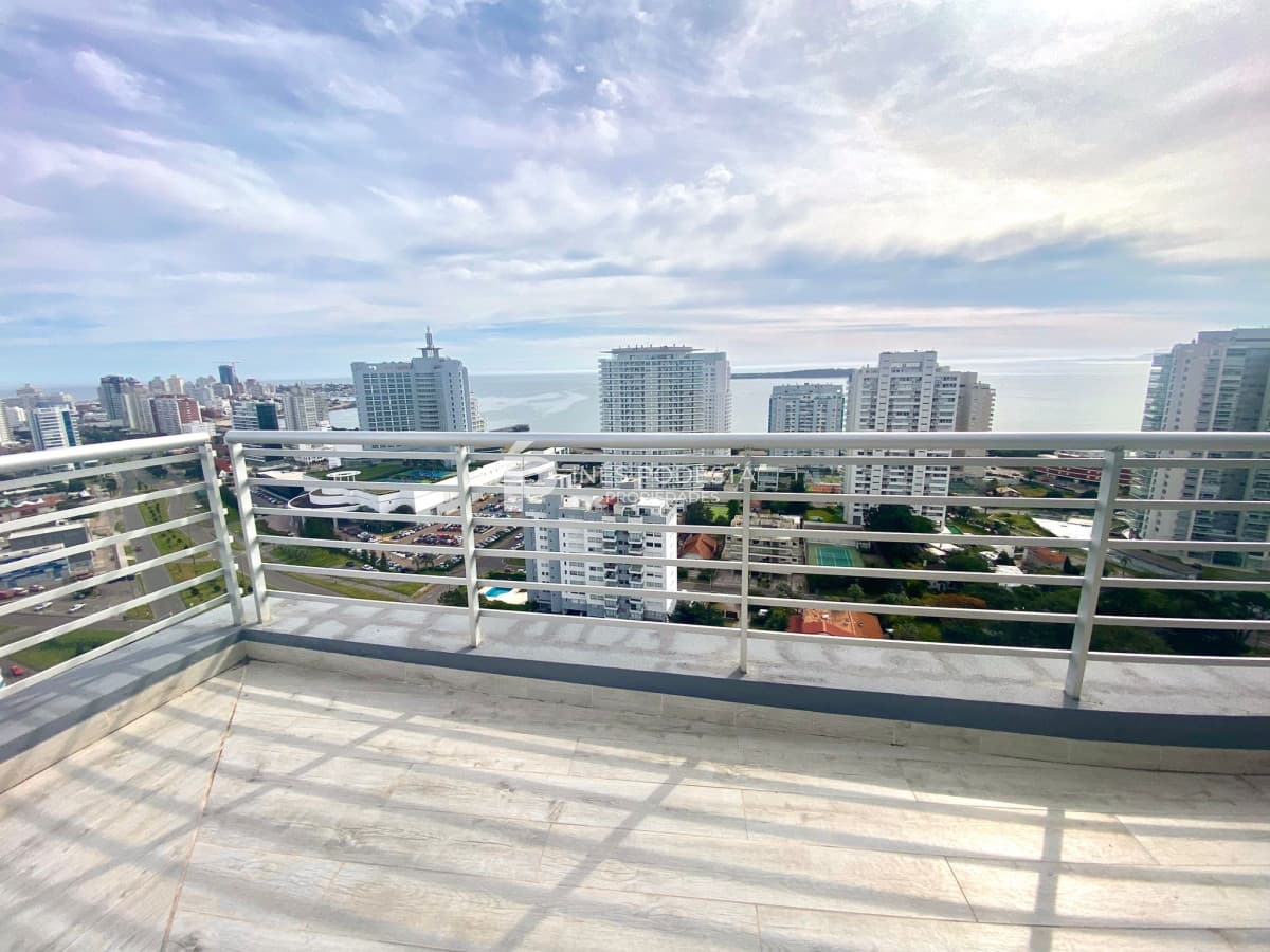 Apartamento ID.40242 - Apartamento Pent-house en Venta Punta del Este