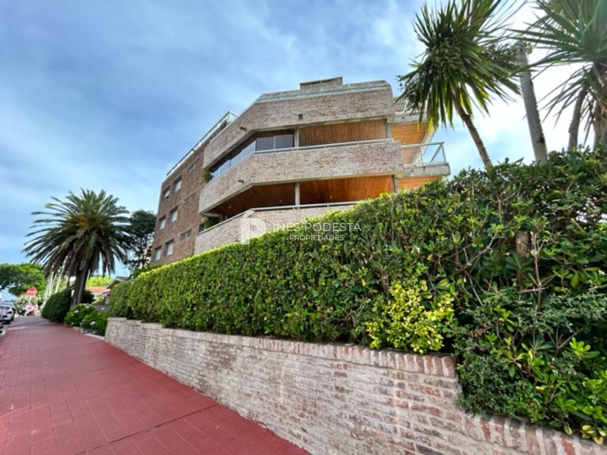 Alquiler Pent House en zona puerto con 3 dormitorios y gran parrillero