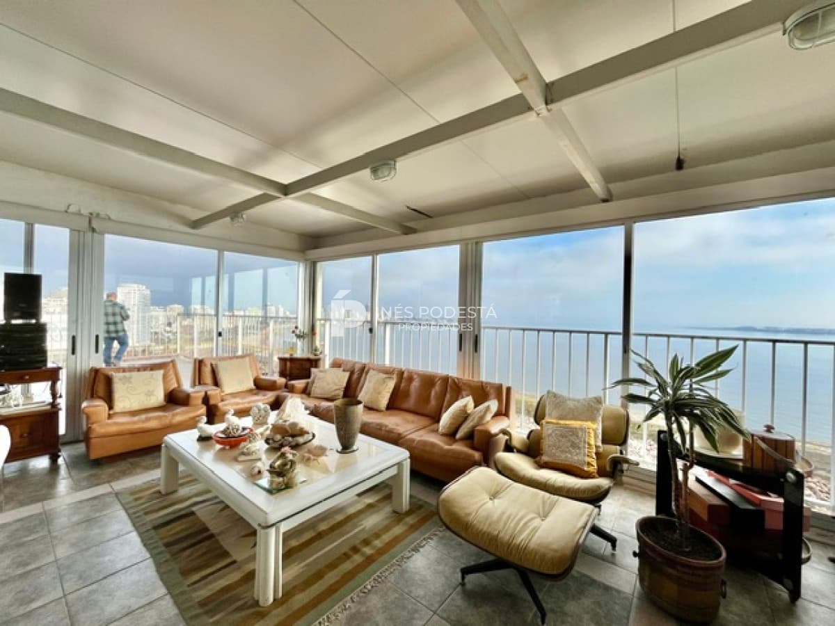 Apartamento ID.2053 - Venta pent house con 3 dormitorios y dependencia de servicio