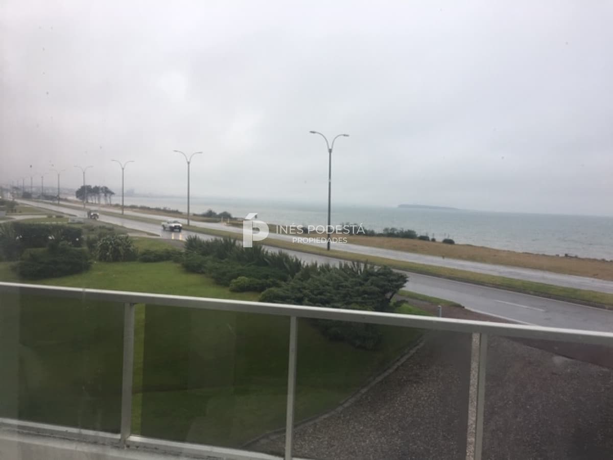 Apartamento ID.37098 - Apartamento dúplex de 3 dormitorios en Venta, Mansa Punta del Este