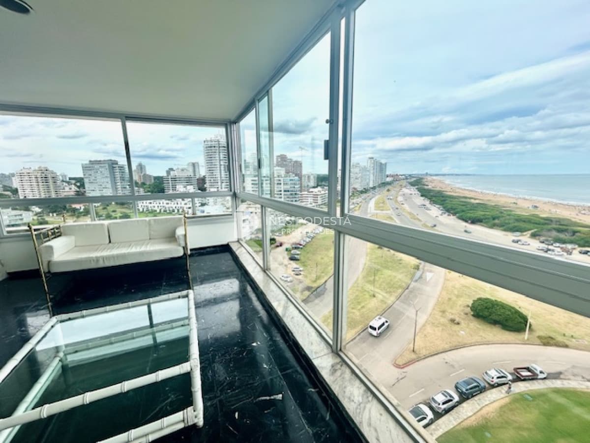 Apartamento ID.41238 - Edificio Pez Espada 3 dormitorios y dependencia de servicio Punta del Este