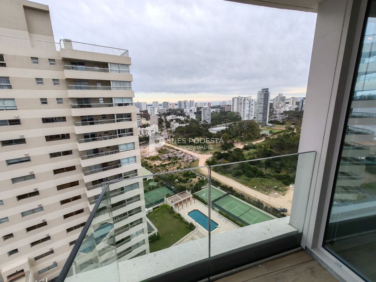 2 dormitorios en alquiler Torre Trump Punta del Este