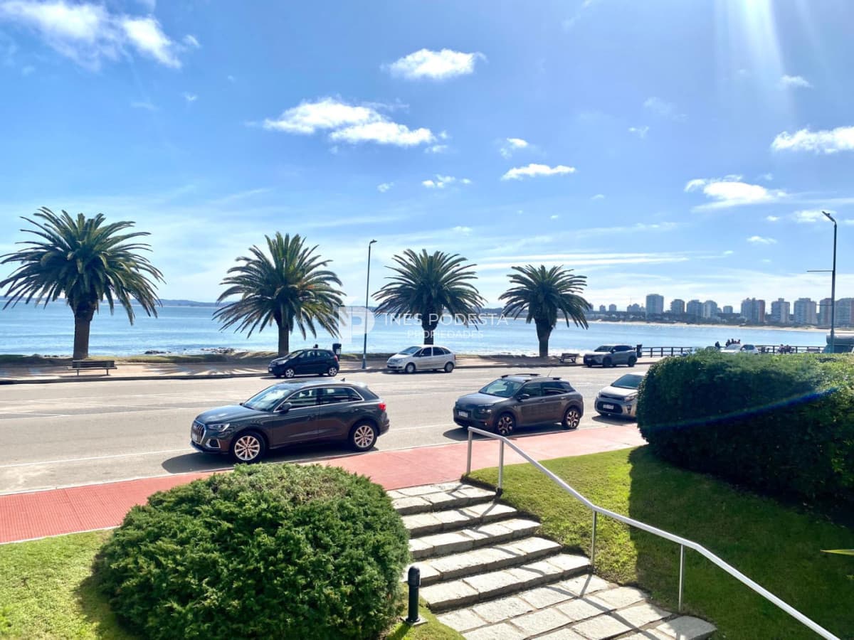 Apartamento ID.42299 - Venta departamento 3 dormitorios y 3 baños con jardín