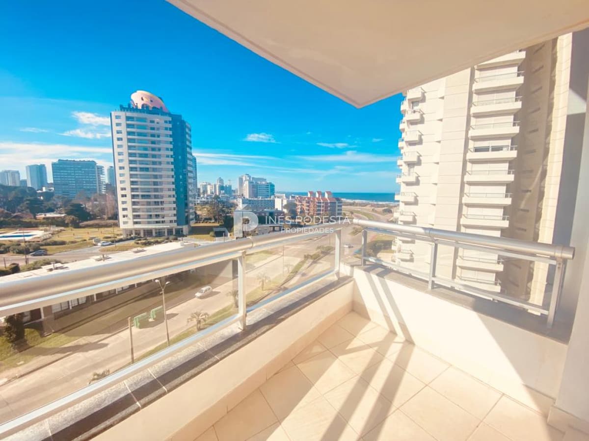 Apartamento ID.952 - Apartamento en Venta de 2 Dormitorios en Punta del Este