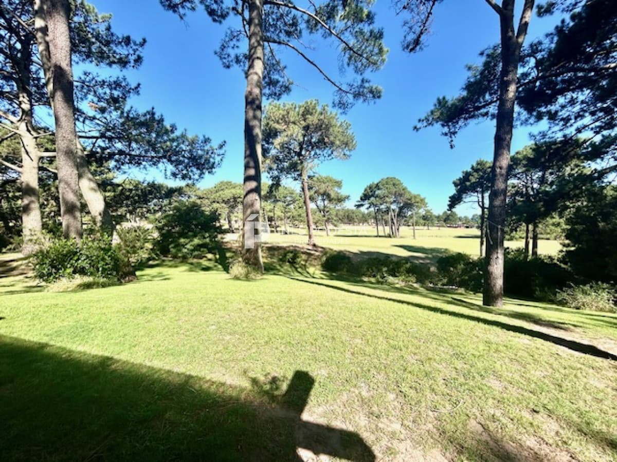Casa ID.8011 - Venta Oportunidad con 4 dormitorios y dependencia de servicio