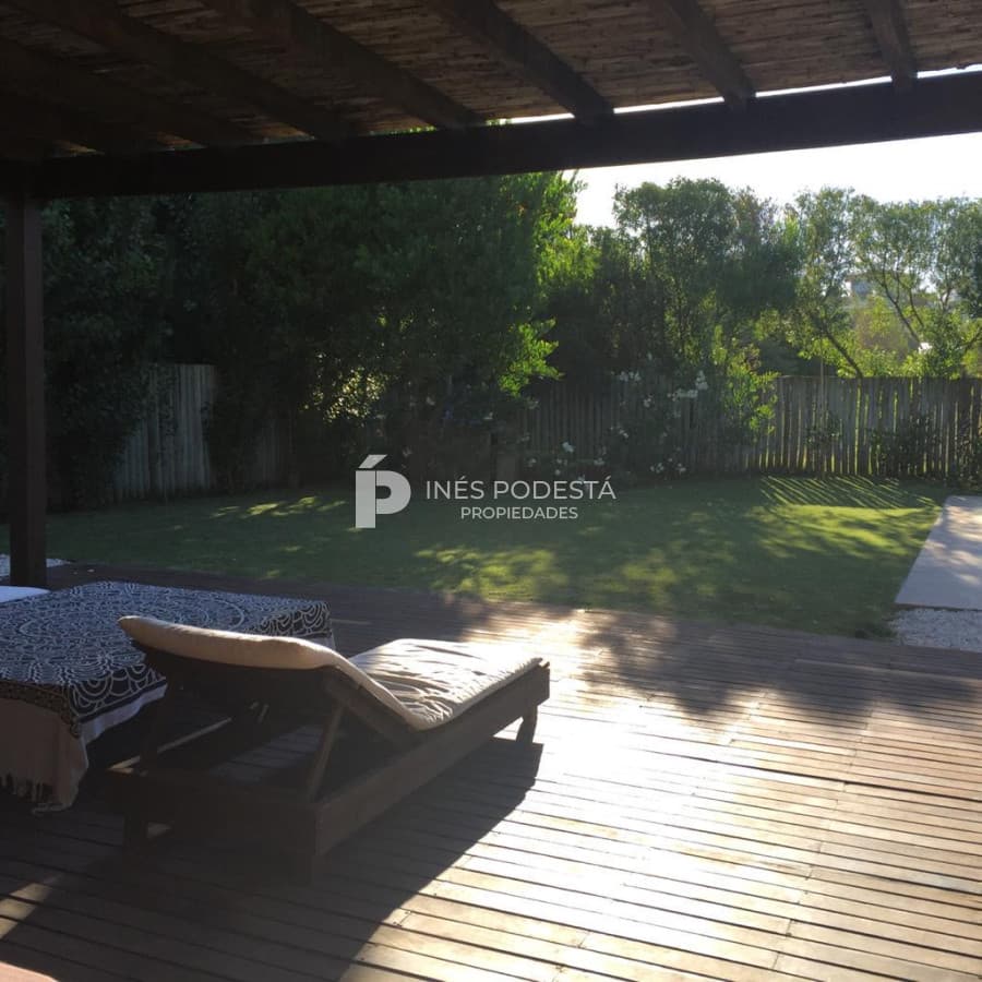 Alquiler temporada en José Ignacio con 4 dormitorios y dependencia de servicio