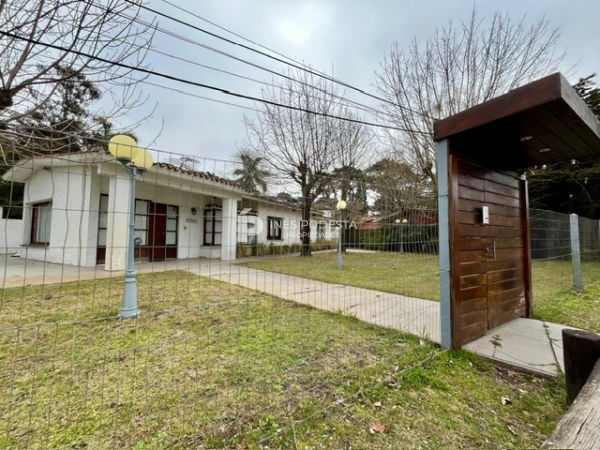 Casa ID.41572 - Venta casa sobre Br. Artigas con 4 dormitorios