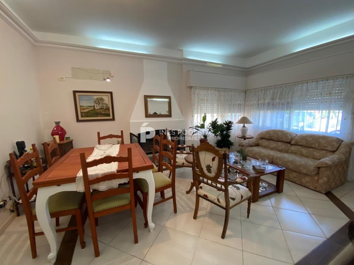 Mansa con 4 dormitorios y 3 baños próximo al mar