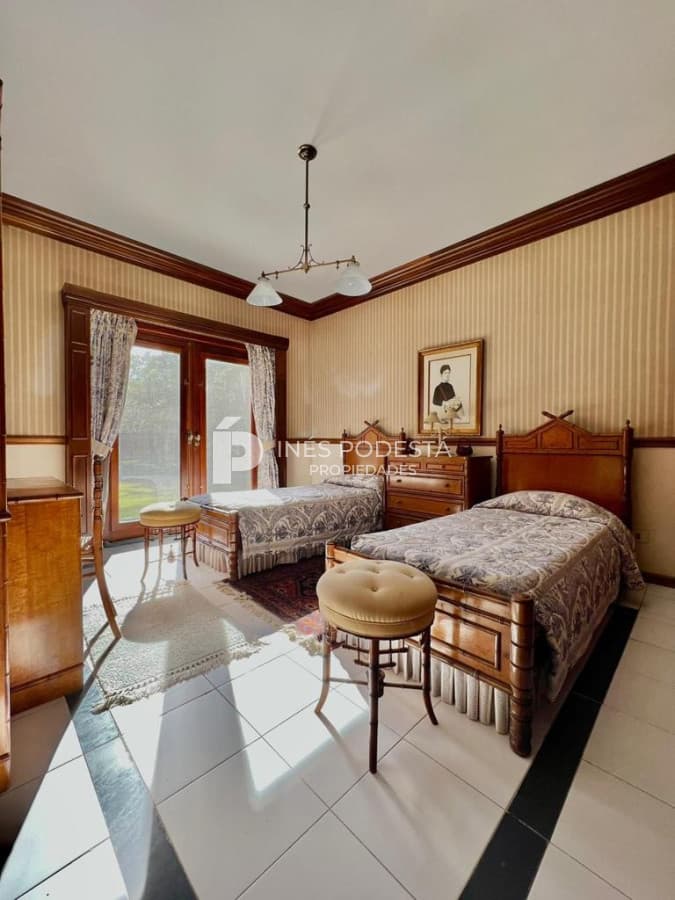 Beverly Hills, única con 12 dormitorios, 15 baños, gran piscina