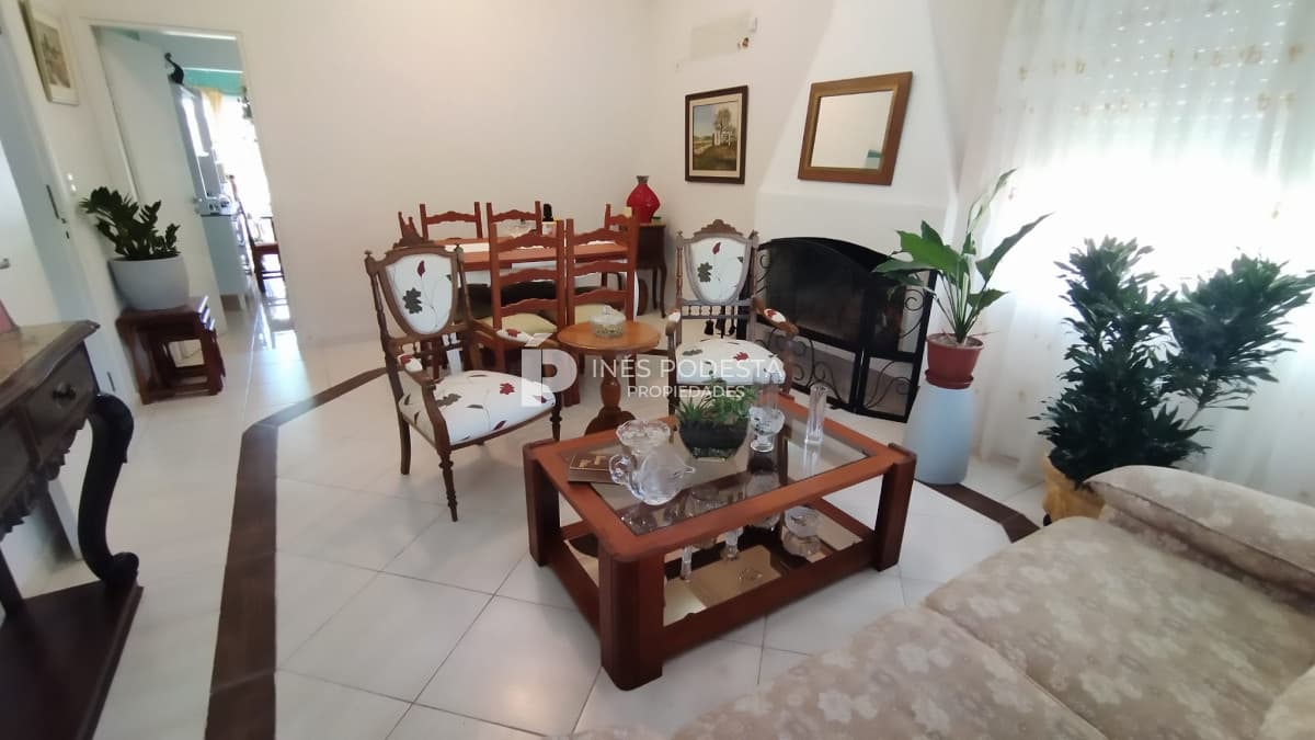 Mansa con 4 dormitorios y 3 baños próximo al mar