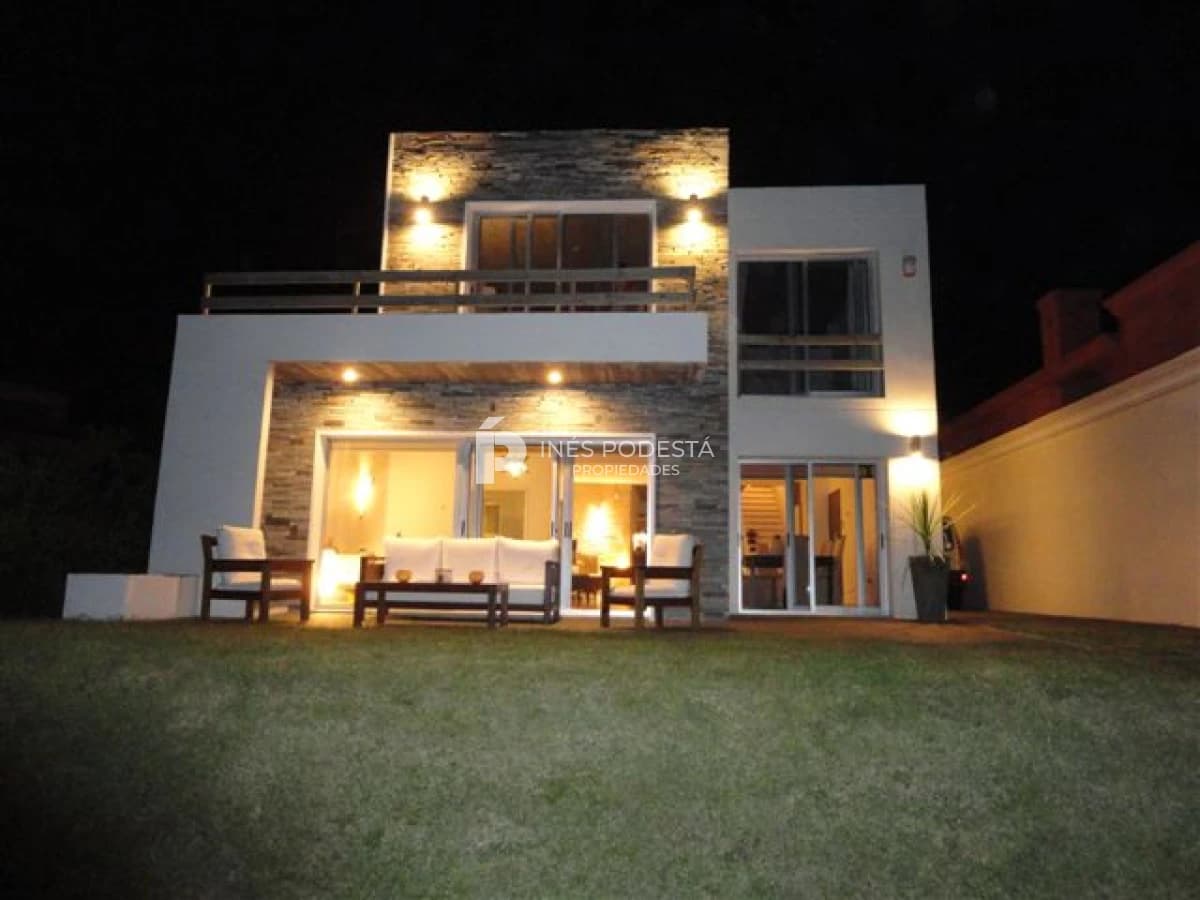 Casa en Montoya de 4 dormitorios