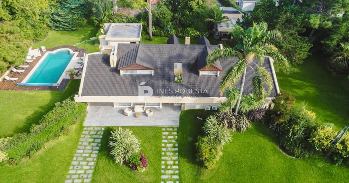 Casa ID.4803 - Casa en venta en Mansa de 6 dormitorios