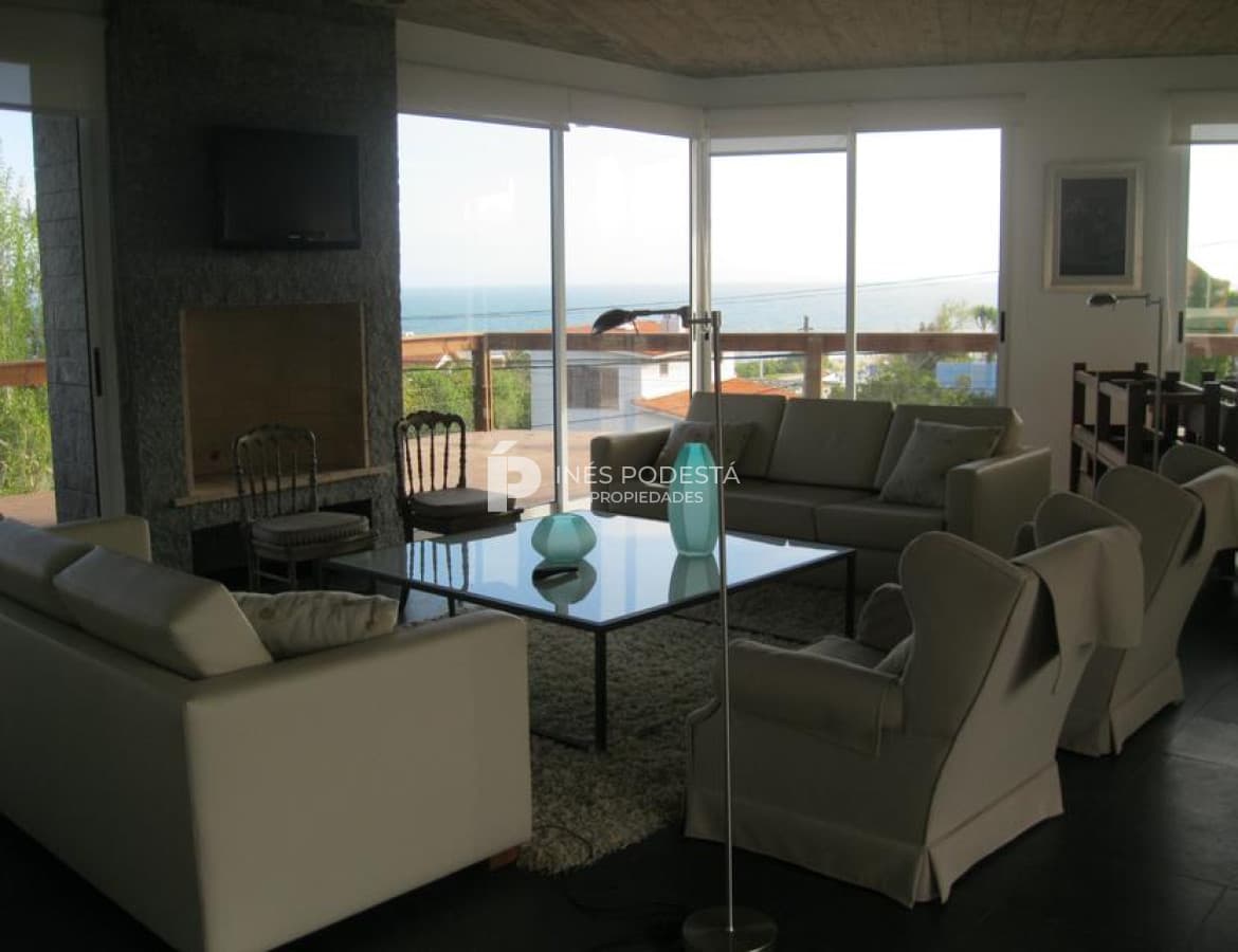 Casa ID.6219 - Casa con piscina  con 5 dormitorios y 4 baños a 100 mts del mar y muy buena vista
