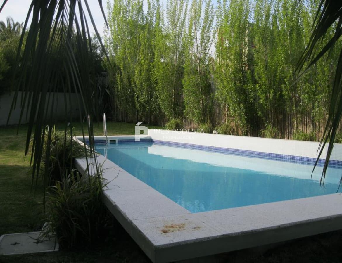 Casa ID.6219 - Casa con piscina  con 5 dormitorios y 4 baños a 100 mts del mar y muy buena vista