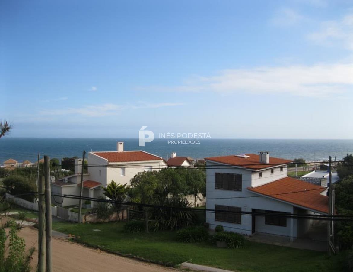 Casa ID.6219 - Casa con piscina  con 5 dormitorios y 4 baños a 100 mts del mar y muy buena vista
