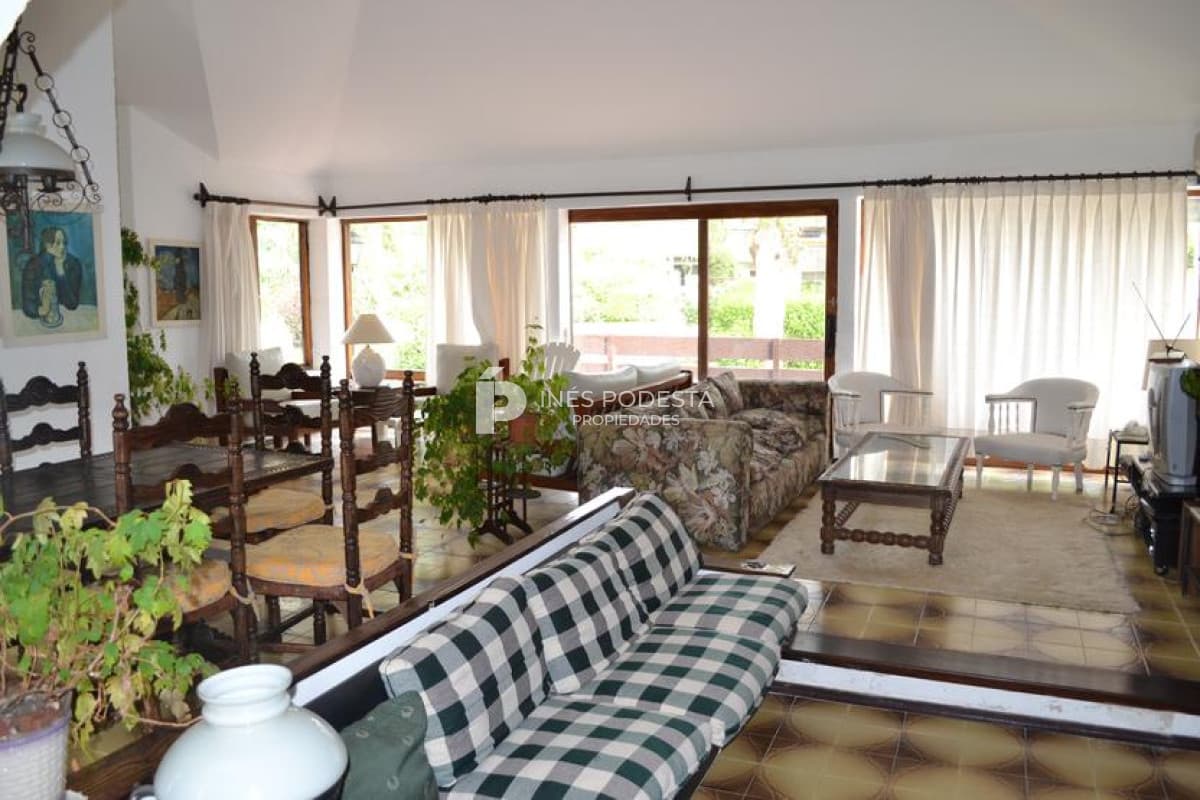 Alquiler casa con 4 dormitorios