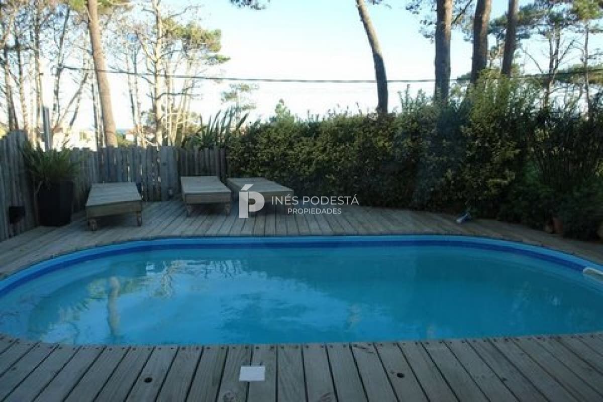 Casa ID.6435 - Venta casa con 5 dormitorios más dependencia de servicio