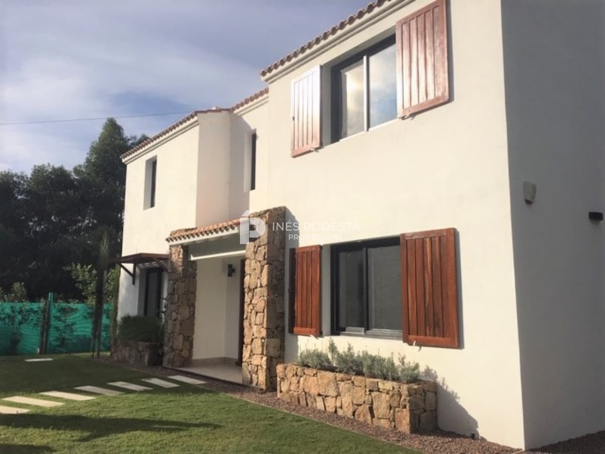 Alquiler 4 dormitorios y dependencia de servicio con piscina