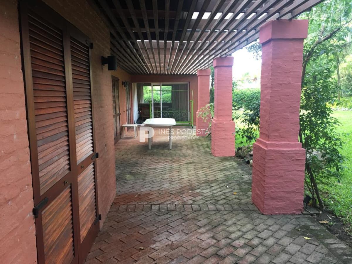 Casa 4 dormitorios con piscina en alquiler de temporada