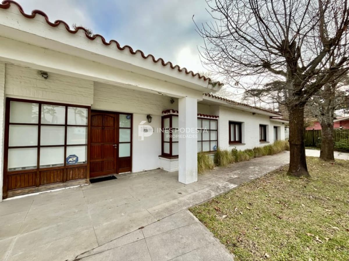 Casa ID.41572 - Venta casa sobre Br. Artigas con 4 dormitorios