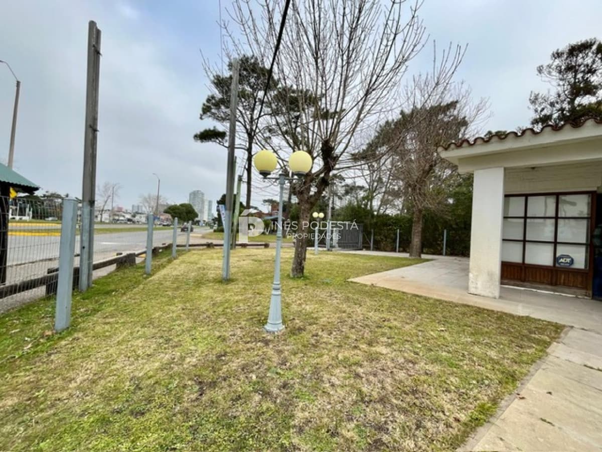Casa ID.41572 - Venta casa sobre Br. Artigas con 4 dormitorios