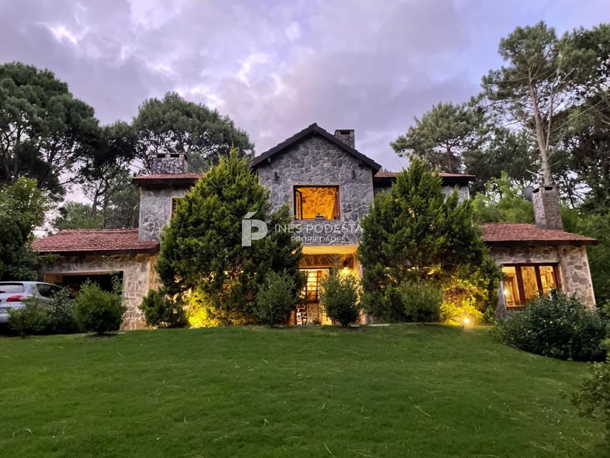 Casa ID.38549 - Casa en Venta 4 dormitorios y 3 baños en Club del Lago