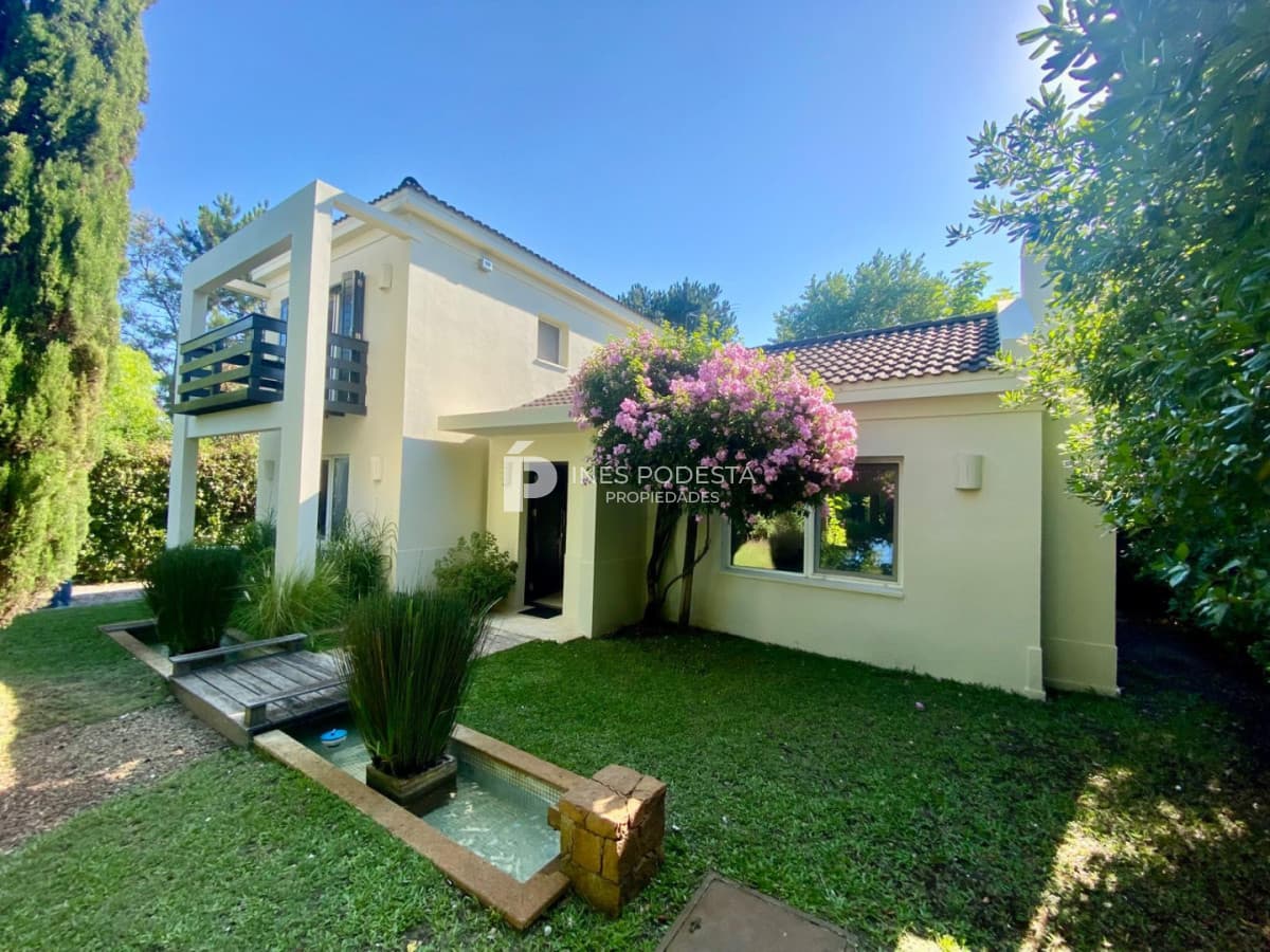 Casa ID.41900 - Casa en venta con 3 dormitorios y 2 baños