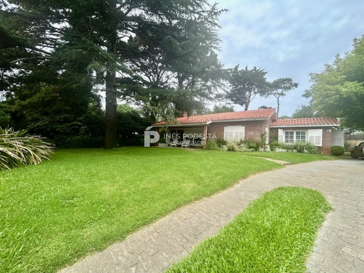 Alquiler anual zona colegios  con 4 dormitorios