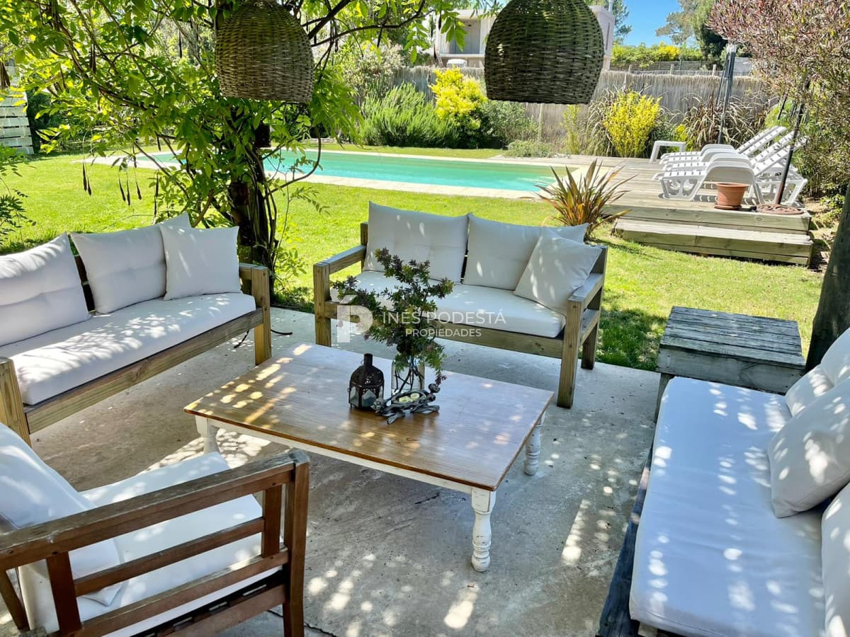 Lindísima casa en barrio privado con 3 suites y piscina