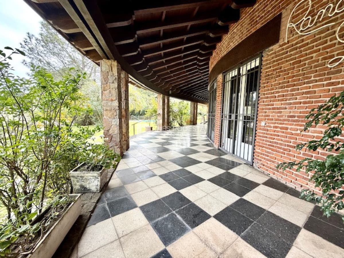 Casa ID.41747 - Venta 7 dormitorios, 8 baños  más dependencias de servicio