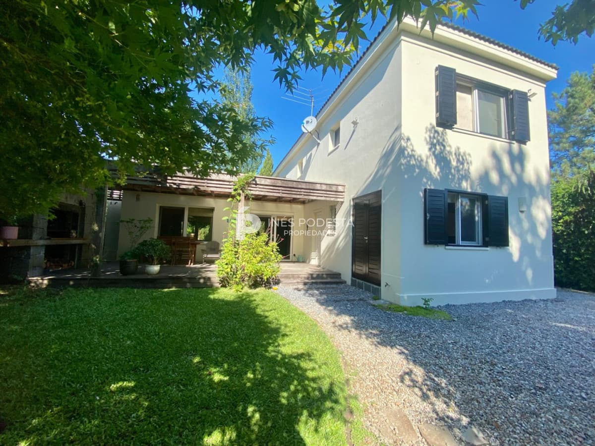 Casa ID.41900 - Casa en venta con 3 dormitorios y 2 baños
