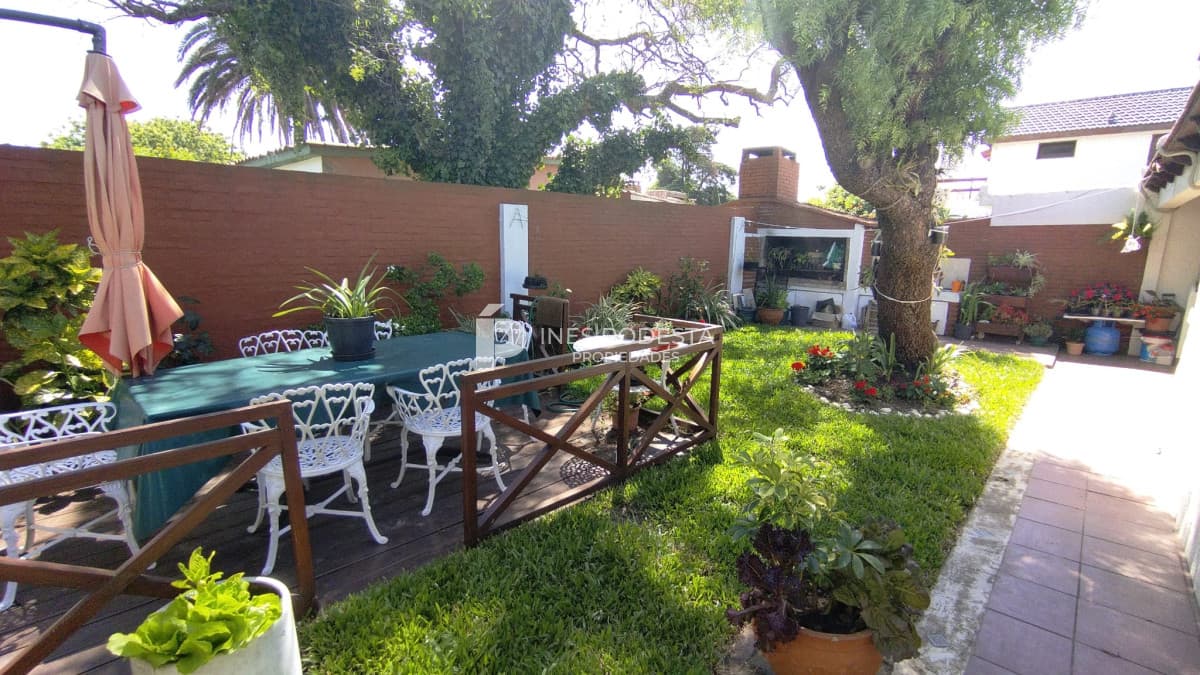 Mansa con 4 dormitorios y 3 baños próximo al mar