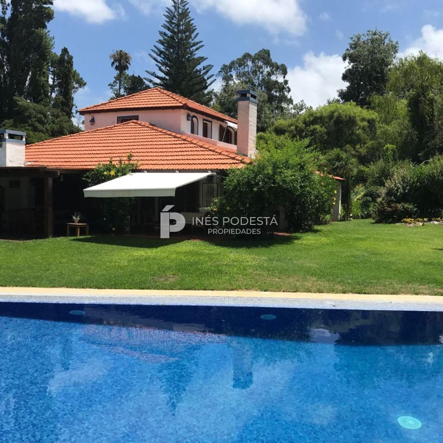 Av San Pablo con 6 suites y gran piscina