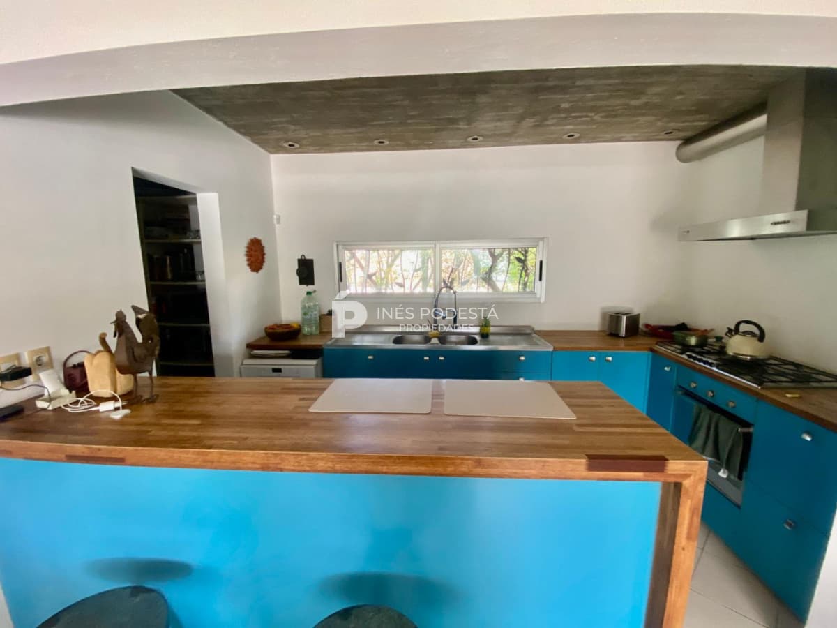PUNTA DEL ESTE  CASA Alquiler 4 dormitorios y piscina