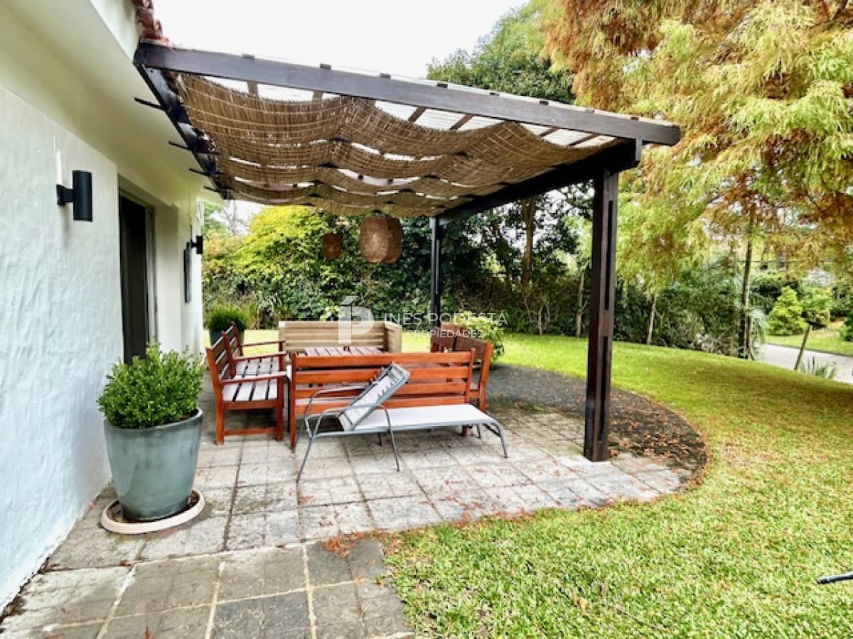 Venta en mansa con 4 dormitorios más 2 dormitorios exteriores