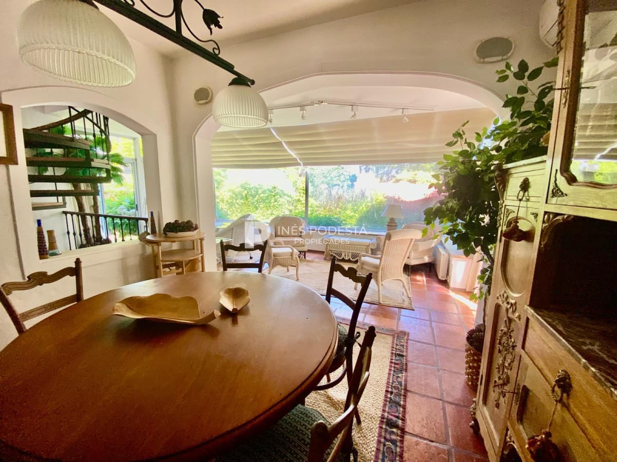 Casa ID.40401 - Venta 3 suites, dependencia de servicio y piscina