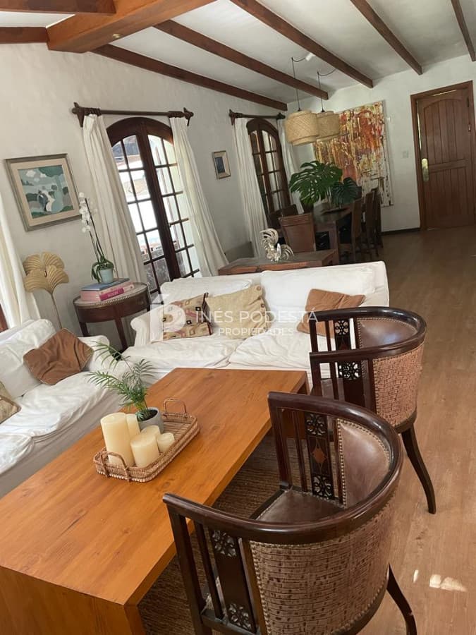 Av San Pablo con 6 suites y gran piscina