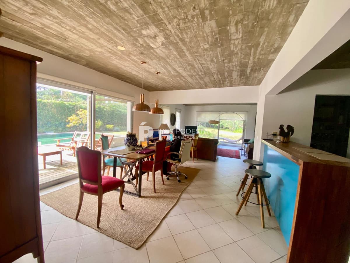 PUNTA DEL ESTE  CASA Alquiler 4 dormitorios y piscina