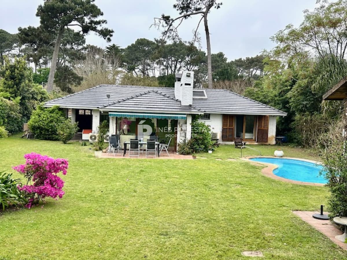 Casa con 4 dormitorios más piscina climatizada
