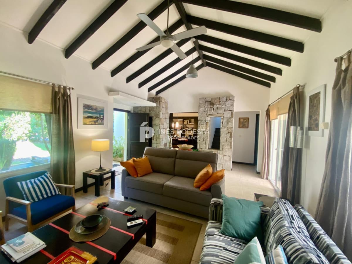 Casa ID.41900 - Casa en venta con 3 dormitorios y 2 baños
