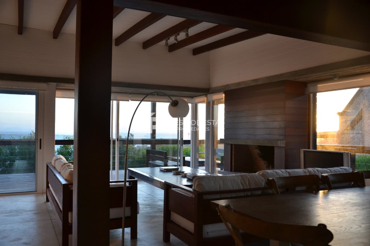 Casa ID.2000 - Venta y alquiler en Punta Piedras con 6 dormitorios