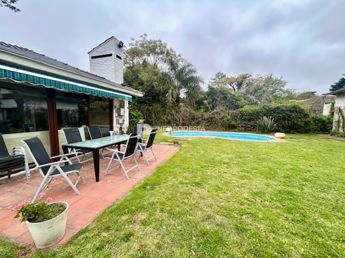 Casa con 4 dormitorios más piscina climatizada