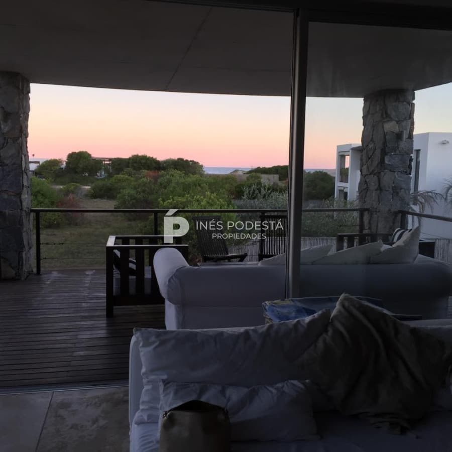 Alquiler temporada en José Ignacio con 4 dormitorios y dependencia de servicio