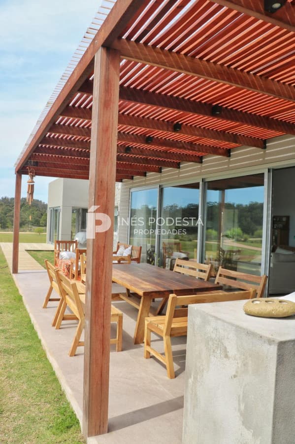 ALQUILER EN PUEBLO MIO CON 4 SUITES Y PISCINA
