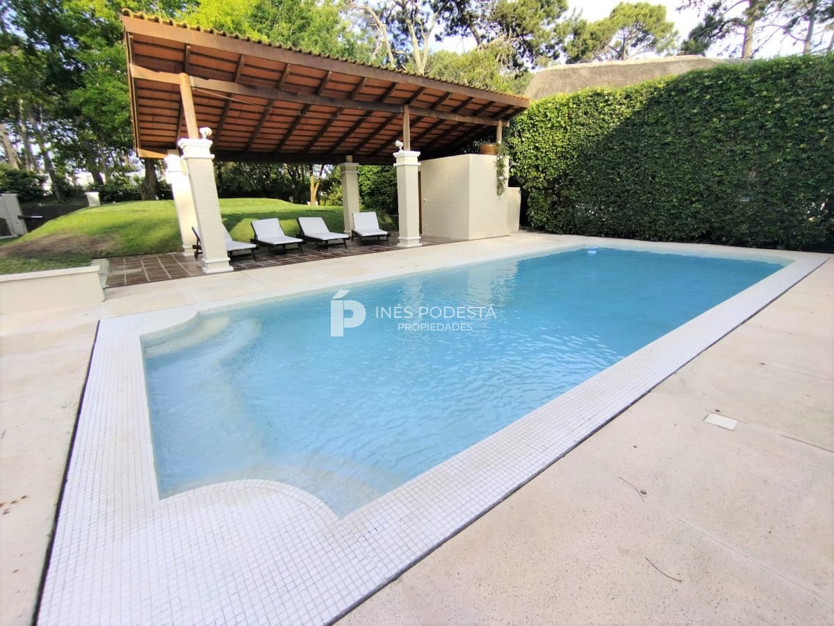 Casa ID.246 - Venta en  San Rafael 4 dormitorios  con piscina