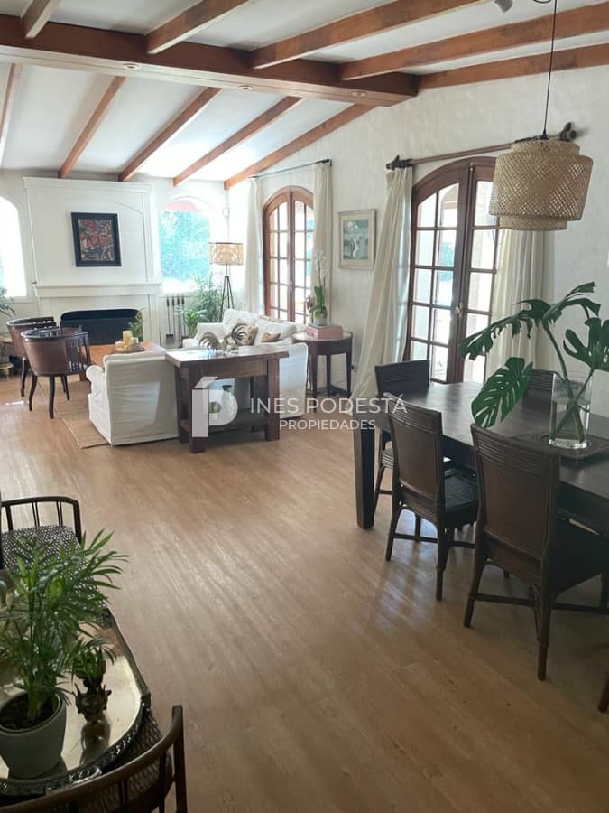 Av San Pablo con 6 suites y gran piscina