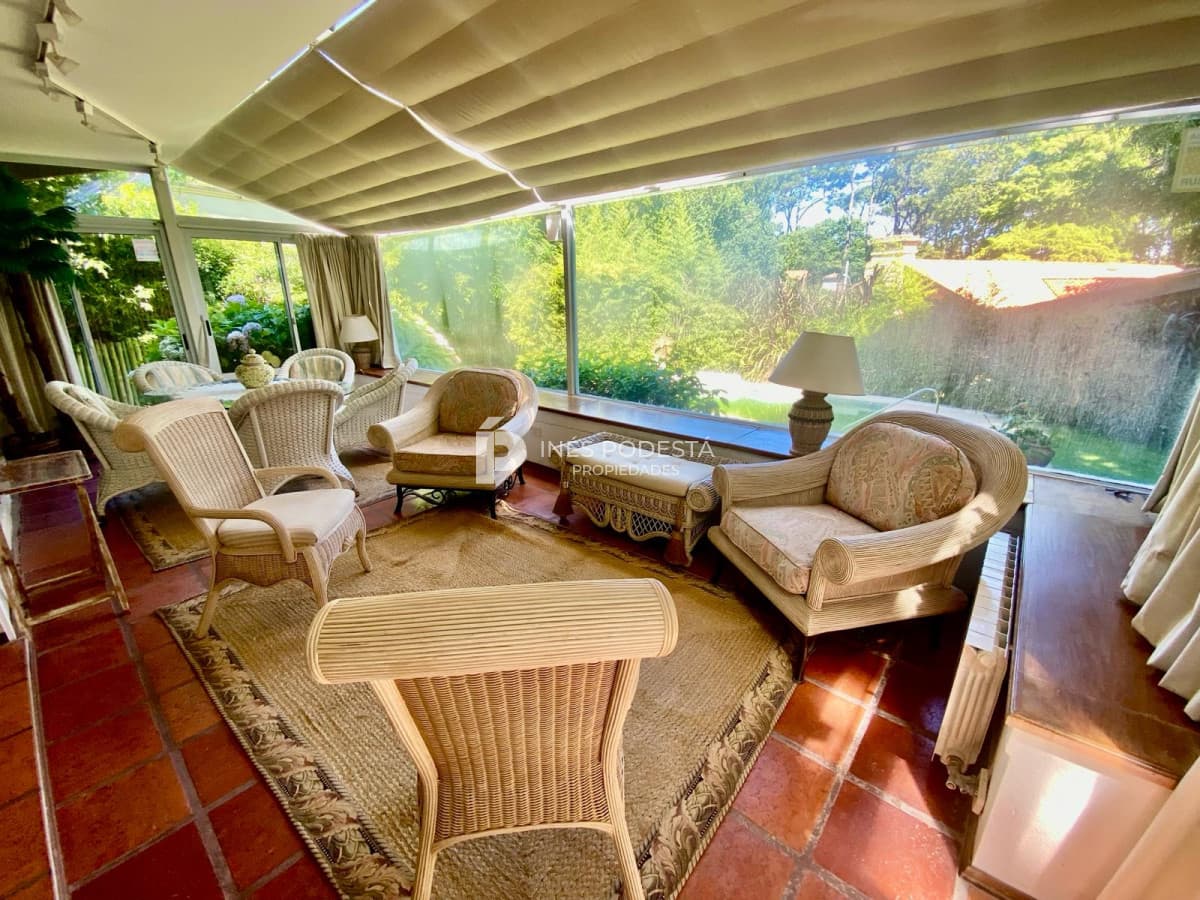 Casa ID.40401 - Venta 3 suites, dependencia de servicio y piscina