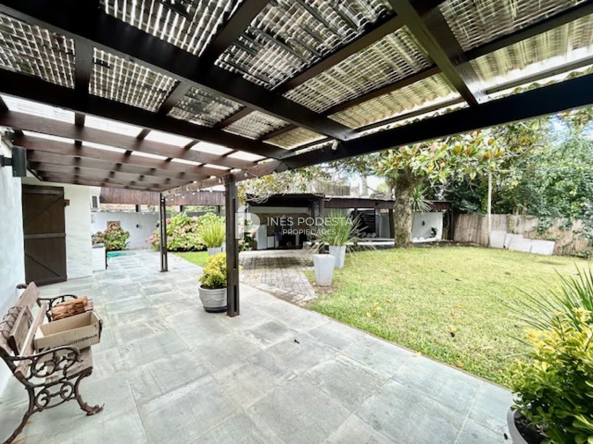 Venta en mansa con 4 dormitorios más 2 dormitorios exteriores