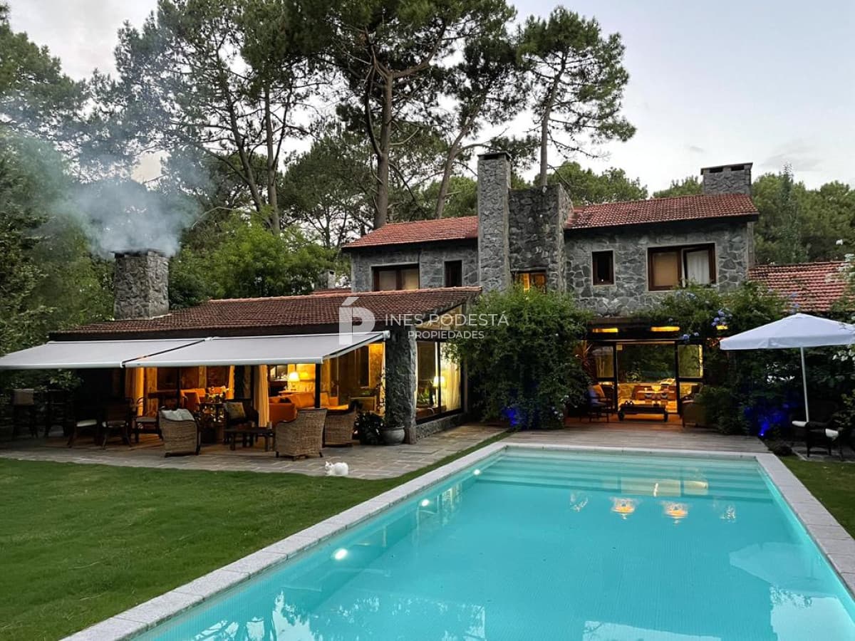 Casa ID.38549 - Casa en Venta 4 dormitorios y 3 baños en Club del Lago